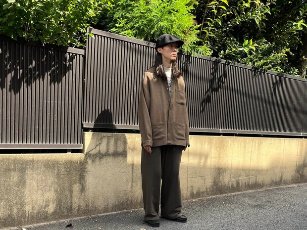 使う色は3色まで、がおしゃれの原則。絶妙なゆるさがイイ！ジャケットコーデの見本【メンズ服に学ぶ】