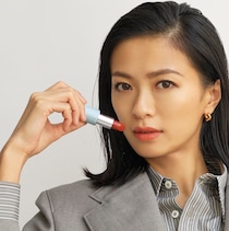 榮倉奈々さんが「ラ ブーシュ ルージュ」とコラボ！シックなレッドリップが発売に♡