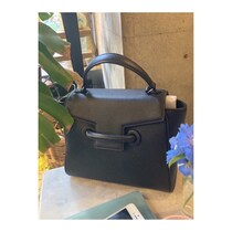 オトナミューズ編集部員がリアルに使っているバッグが全員「真っ黒」だった件