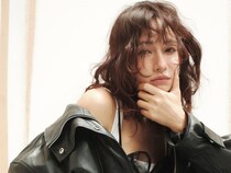 今季は【レザーブルゾン】が豊作！どこかに「女性らしさ」があるものが40代にオススメです♡