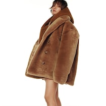 スタイリスト青木千加子が提案。美しいからだを引き立てる服とは？【佐田真由美】