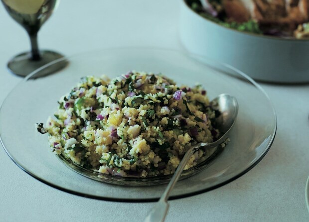 おうちでフランス旅気分。お湯で戻したクスクスと和えるだけの『柑橘とハーブのタブレ』レシピ