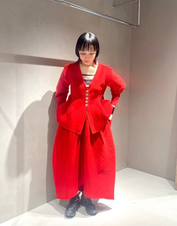 【365 DAYS SNAP】HeRIN.CYEクリエイティブディレクター 寿浦まどかさんのカーディガンスタイル