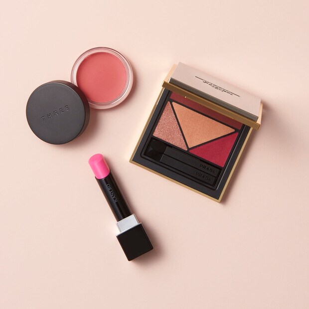 プラダ ビューティやKANEBOのルージュスターヴァイブラントも。春新色で笹本恭平の推しコスメ