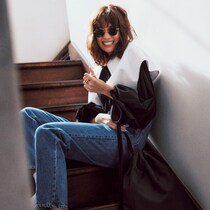 甘めな黒トップス、という選択肢。樋口かほりが提案する【デニムと黒】のベストな関係