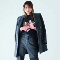 ベーシック派が脱・優等生なアプローチを楽しむならグレージャケット＋【サイハイブーツ】