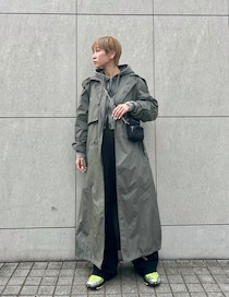 INSCRIREのトレンチに個性派スニーカーで春はスポーティに【365 DAYS SNAP】PR 萩原美緒さんの私服