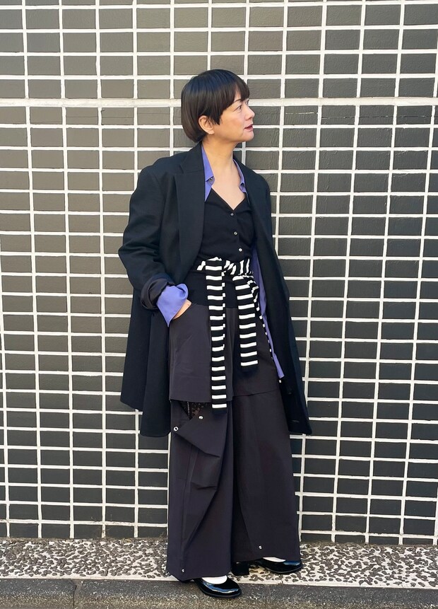 スポーティなパンツはジャケットで大人のバランスに【365 DAYS SNAP】髙本千晶さんの私服スタイル