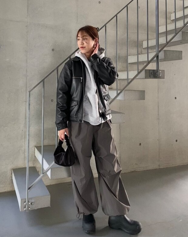 アウトドアパンツはモノトーンでこんなにスタイリッシュに【365 DAYS SNAP】小池史織さんの私服