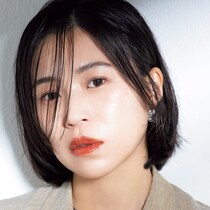 今、おしゃれな人はみんなナチュラル仕上げ。リップは2本使いする佐藤有華さんのセルフメイク拝見！