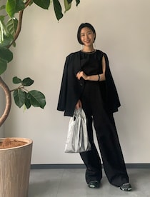 ドレッシーな黒コーデを3年愛用のスニーカーでハズす遊び心が◎【365 DAYS SNAP】ánok梅本愛子さんの私服