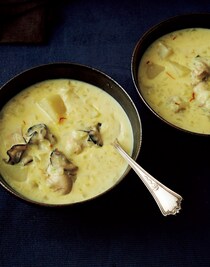 あったかくて濃厚～！鍋ひとつで作れる「かきのサフランチャウダー」で今夜はほっこりしましょ♡