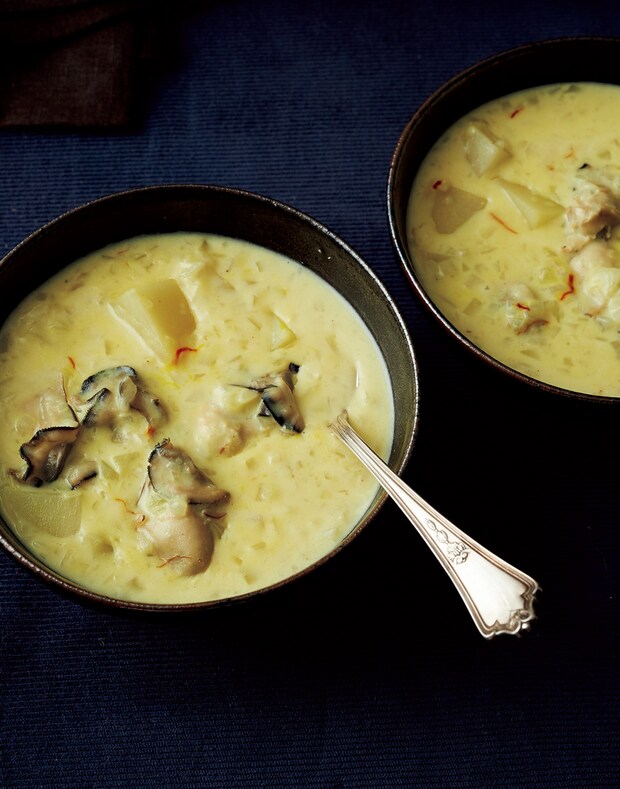 あったかくて濃厚～！鍋ひとつで作れる「かきのサフランチャウダー」で今夜はほっこりしましょ♡