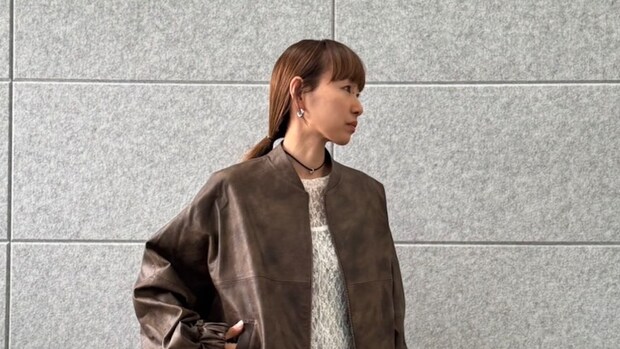 【40代スナップ】ヴィンテージ風「レザー」に「レース」の組み合わせが洒落てる！｜柳郷有香さん