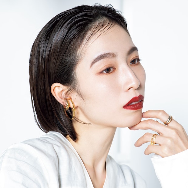 メイクの最初はその日の気分でリップカラーを決めること。山岸ひなのさんのセルフメイクテクニック