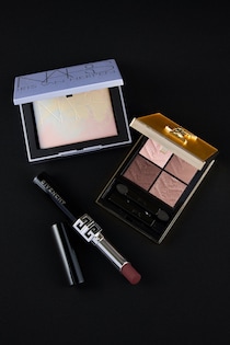 名品の限定カラーが狙い目！ ヘアメイク笹本恭平が選ぶ「毎日使える」【ホリデーコスメ】3選