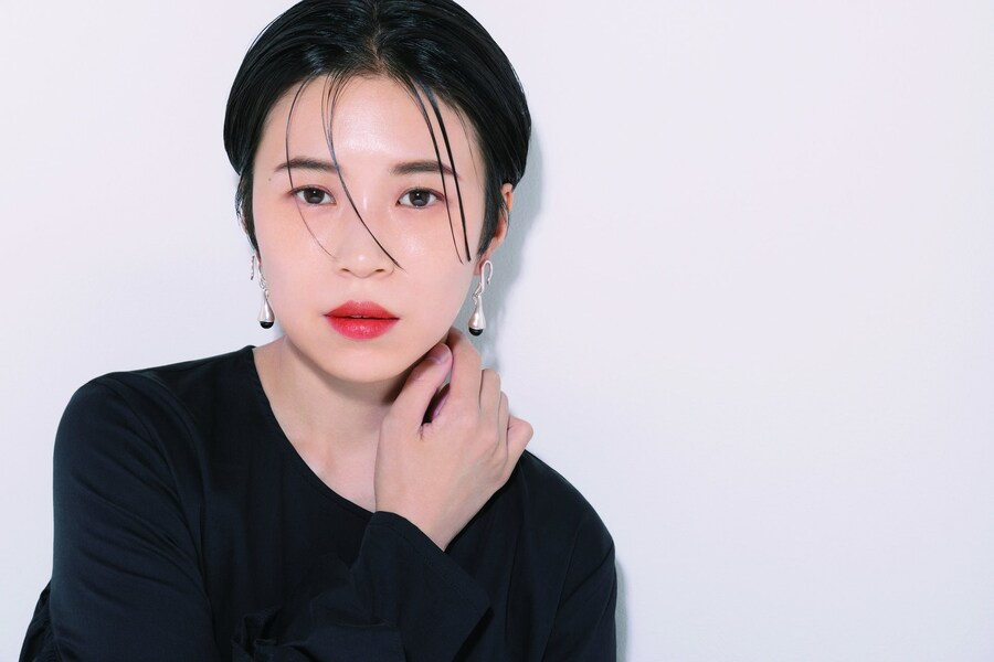 ほんのり"赤みニュアンス"を。ヘアメイク河北祐介が提案する「マスク時代の眉メイク技」