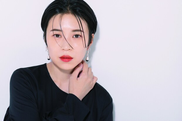 ほんのり"赤みニュアンス"を。ヘアメイク河北祐介が提案する「マスク時代の眉メイク技」