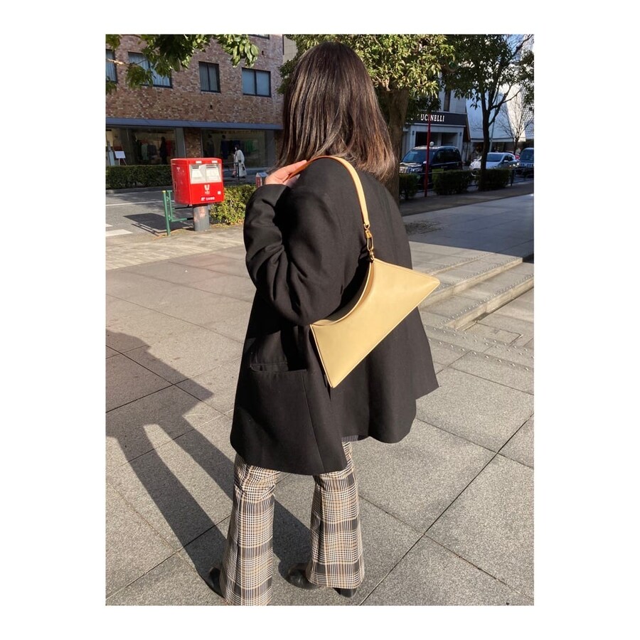 オトナミューズ編集部員がリアルに使っているバッグを後輩部員が聞いてきた