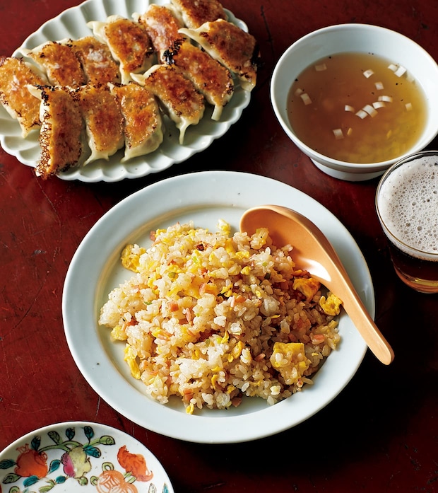 カリッカリの餃子とあのスープも再現!【町中華】の激うまチャーハン定食をおうちで作ってみよう