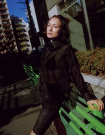 ブラやキャミソールを大胆に透けさせてヘルシーな肌見せを。百々千晴さんと狙う【シアートップス】