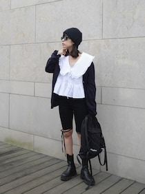クールなモノトーンに甘めブラウスをMIXが気分【365 DAYS SNAP】miyamotomanamiさんの私服