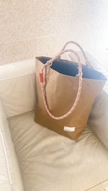 PC入れても安心感あり。40代編集者の【トポロジー】のトート＆ボトルサコッシュ自腹買いレポート