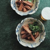 お花見の乾杯メニューに最適！しょうゆと唐辛子で味が締まる『鶏手羽中とたけのこのオイスター煮』