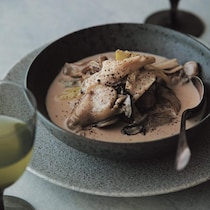 絶品！ブルーチーズで仕上げる『かきと長ねぎのチーズクリーム煮』で休日はワインをいただきましょ♡