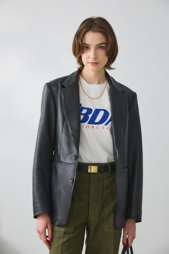 羽織るだけで今っぽくなって推せる！ 40代ママ編集者の「買ってよかった」レザージャケット2選