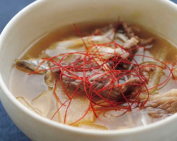 肉の旨みが大根にしみしみ…ごはんがすすむ！韓国風の滋味溢れる味わいの【牛肉と大根のスープ】