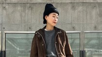 【40代スナップ】「ラメニット」をカジュアル見せするネルシャツ使いが旬です！｜石井希望さん