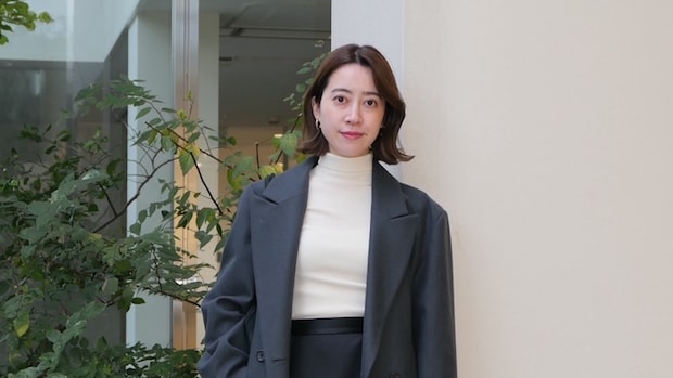 【40代スナップ】ボトムスを選ばない「ロングチェスターコート」が今季大活躍！｜知識優花さん