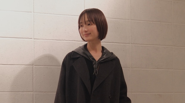 【40代スナップ】人気の「ハミルトンコート」にフーディ合わせで上質カジュアルに|香田宏子さん