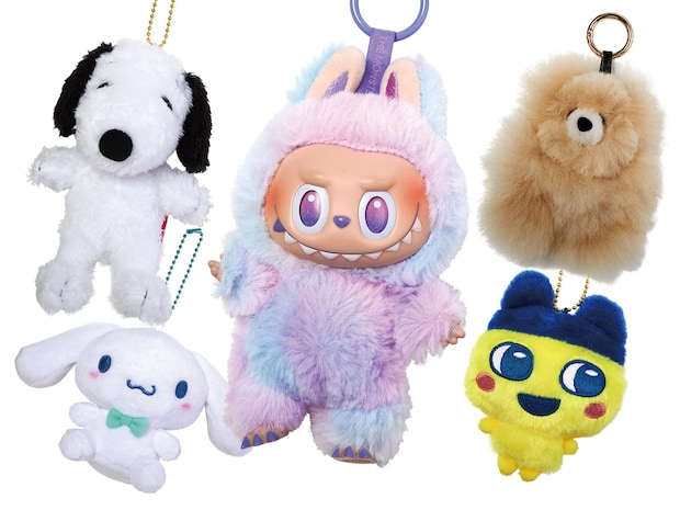 ラブブにモンチッチ…海外ファッショニスタもみんなバッグにつけてる♡【推しのキャラチャーム】