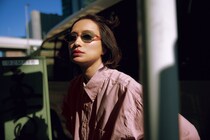 今年のサングラスはちょっとハデくらいがいいよ。百々千晴さんと選ぶカラーサングラス５選