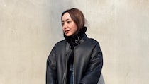 【40代スナップ】レザー×デニムの素材感レイヤードで防寒も洒落感も叶える！｜小野寺貴子さん