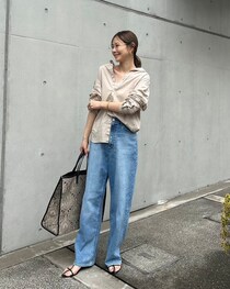 ヤヌークの淡色メンズシャツでデニムにこなれ感を【365 DAYS SNAP】合田真由さんの私服コーデ