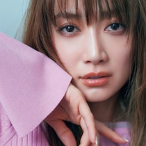 肌の赤みは生かして、チークは広く入れて。10周年のオトナミューズが考える【洒落顔】の定義