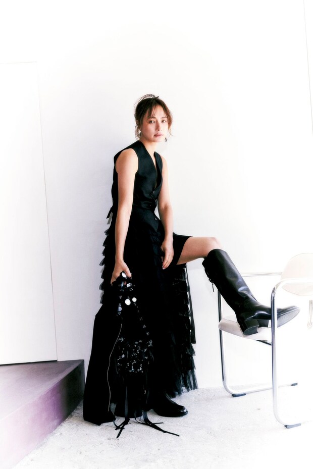 40代も【可愛い】を楽しもう！ チュールやレース、フリルはオールブラックでまとめて正解