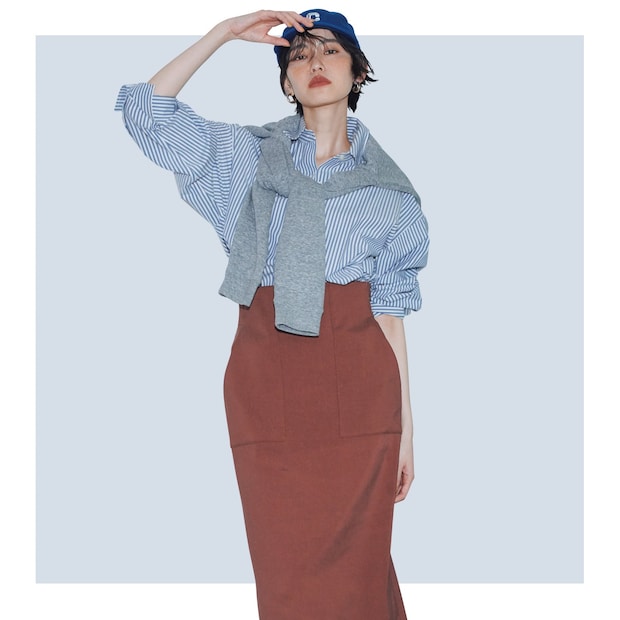 タイトスカートはキャップとスニーカーで脱コンサバ！40代以上のこなれた着まわしテクニック