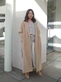 【40代スナップ】一枚は欲しい！ 「カシミヤコート」を羽織るだけで上質コーデに｜青山沙起子さん