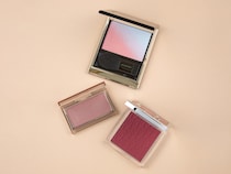 「肌の透明感を爆上げ」「シェーディングせずとも立体感」笹本恭平が推す【今ドキチーク】3選