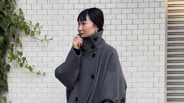 【40代スナップ】オーバーサイズコートに旬の「ロングブーツ」合わせが可愛い！｜三木貴美子さん