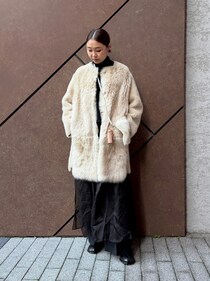 【40代スナップ】「ふわふわムートンコート」とジュエリーでホリデー気分に♡｜田井美也子さん