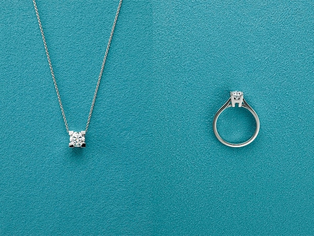 イニシャルとダイヤ輝く「横顔」にときめく♡【ハリーウィンストン】「HWロゴ・コレクション」