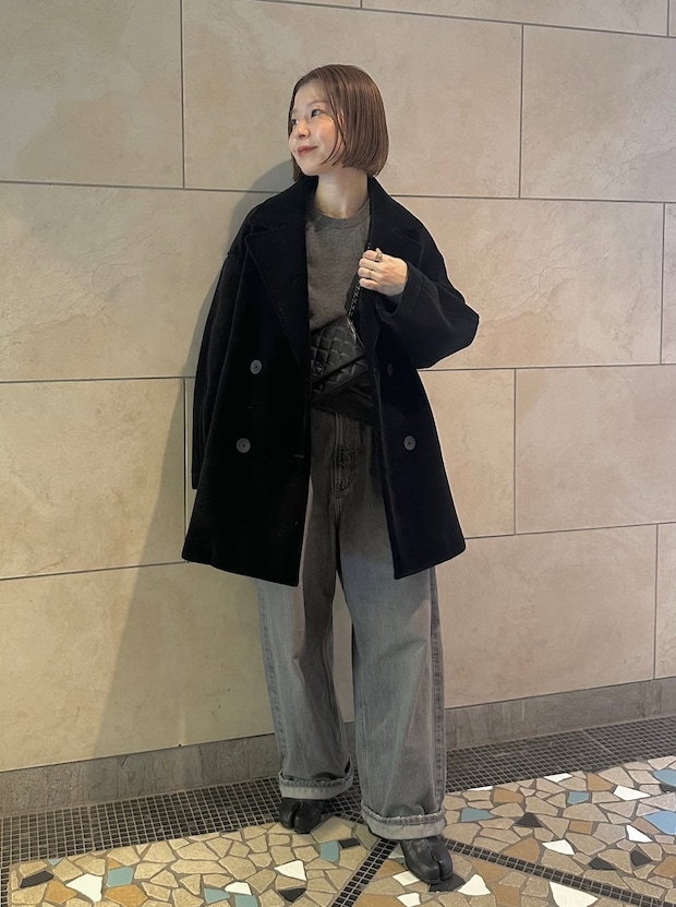 【40代スナップ】他にない可愛さ！ 「ベルベットのピーコート」がコーデを映え見せ｜助野史子さん