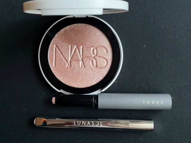 いきなり小顔がつくれちゃう⁉︎ 40代、平たい顔に立体感と洒落感を作る【ハイ&ローライト】のススメ