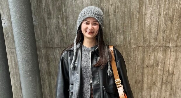 【40代スナップ】一点投入で即今っぽくなる「ニットボンネット」が大人可愛い！｜久保江由貴さん