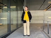 差し色はイエロー。薄手の服の重ね着と小物で超おしゃれな『防寒』コーデが完成！【メンズ服に学ぶ】